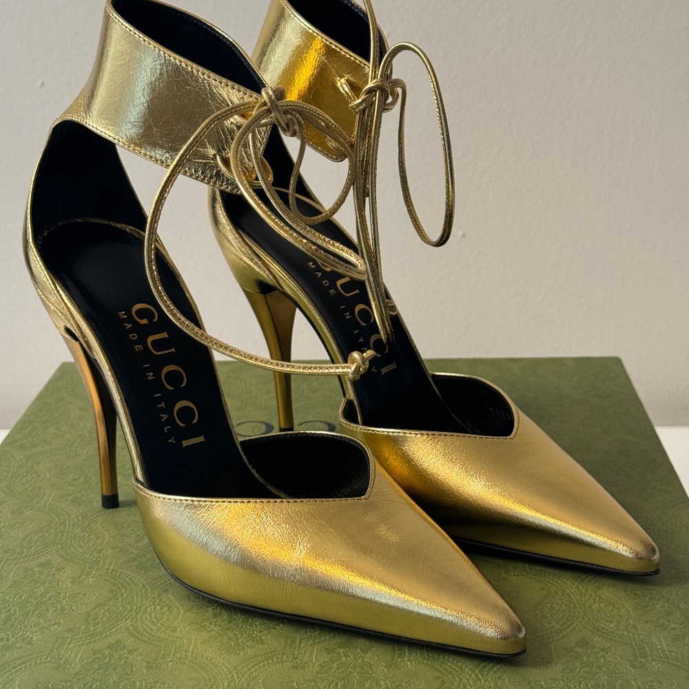 size 39.5G - Gucci Priscilla Ankle Strap Patent Leather Pumps Gold